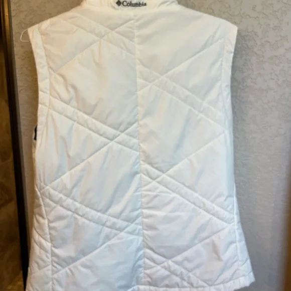 Columbia women’s quilted vest. White. XL - Picture 2 of 3